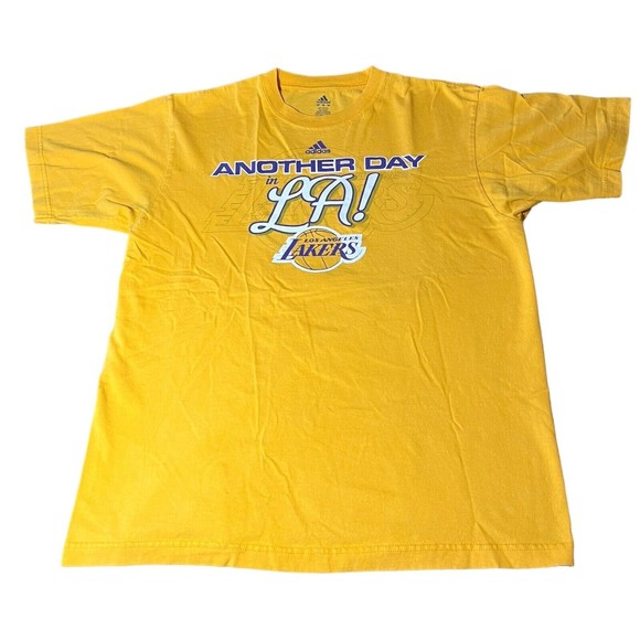 Lakers NBA “Another Day In LA” Adidas Yellow Shirt Sleeve T-shirt Men’s Size Med - Picture 1 of 6